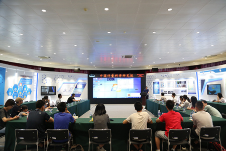 图1 听取计量知识讲解