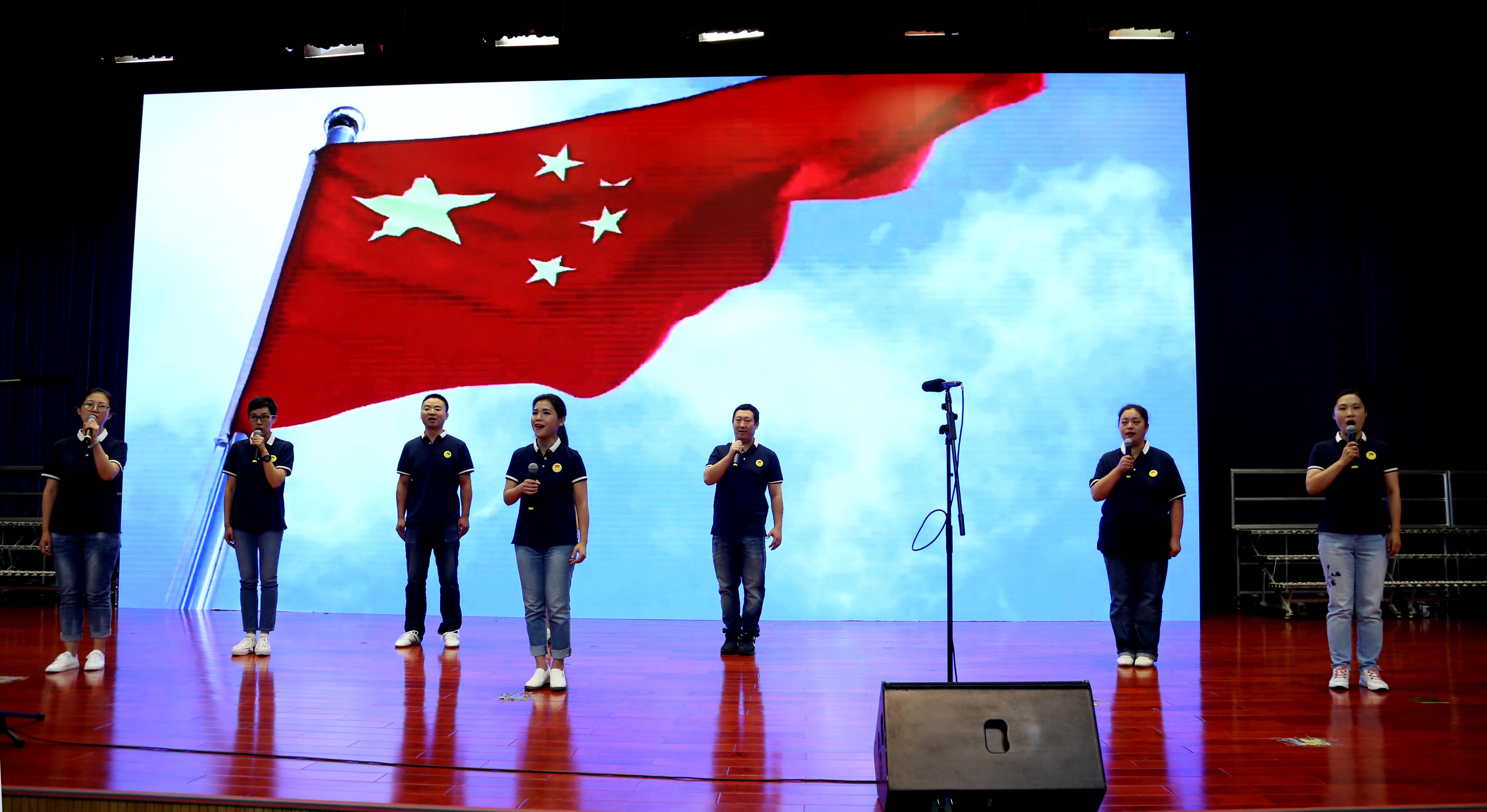 图9 歌曲联唱:《我爱你中国》