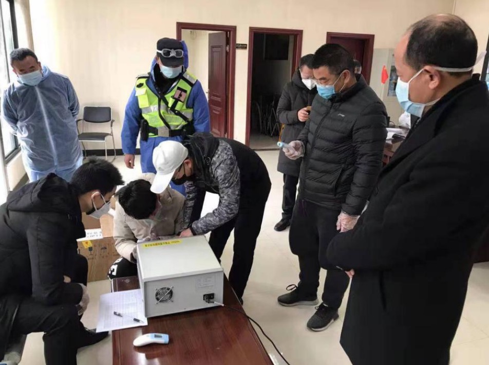 湖北省计量院黄冈分院收到红外体温计量标准器后组织对设备进行调试及人员培训
